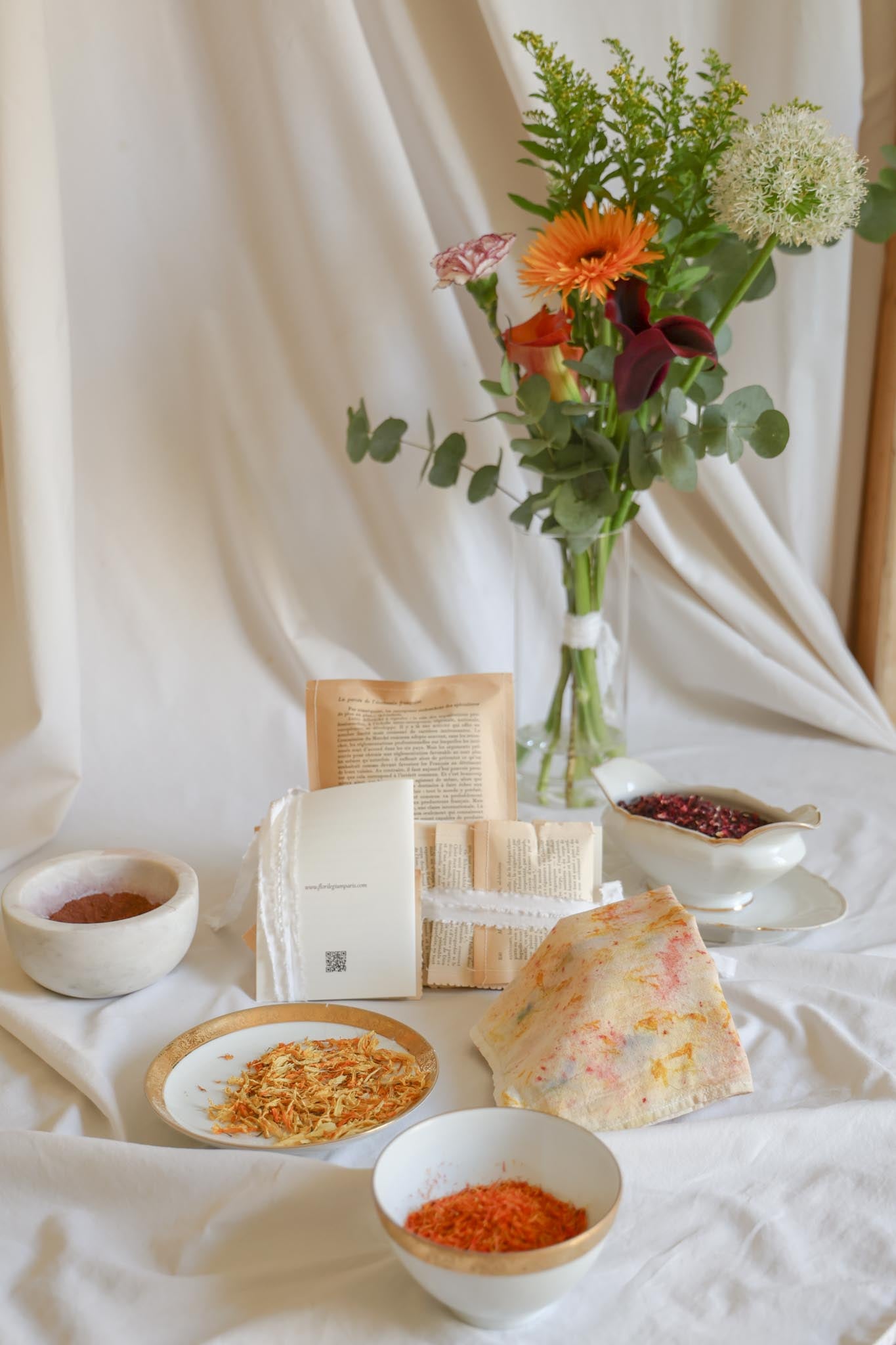 Botanical ecoprint starter kit by Florilegium Paris — natural pigments, ecoprinted fabric and instruction manual — handcrafted in Paris with plant-based dyes