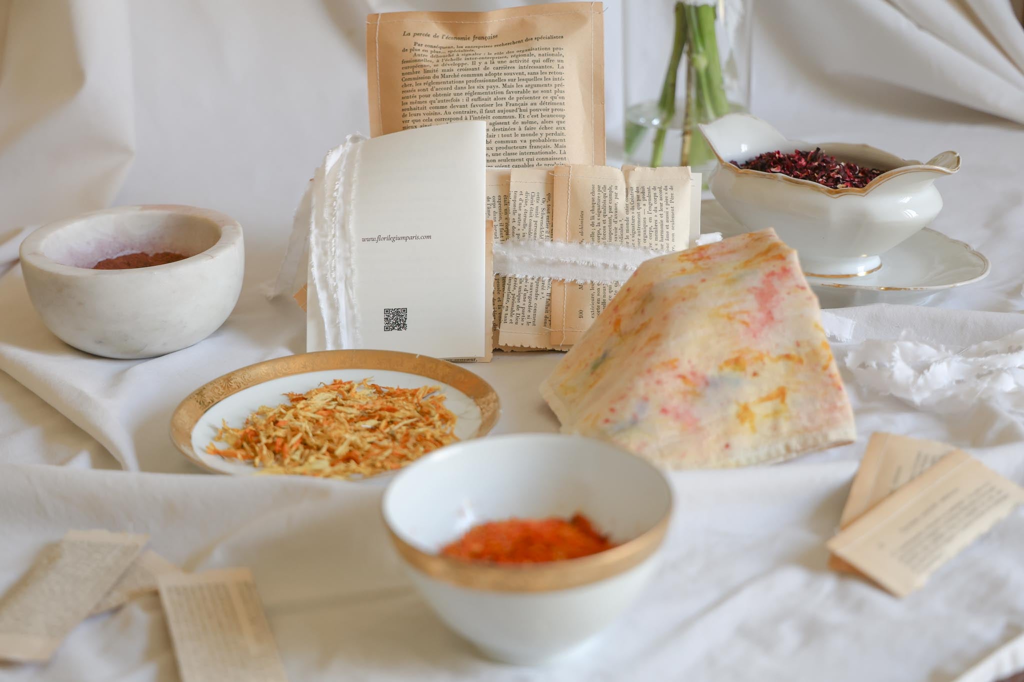 Botanical ecoprint starter kit by Florilegium Paris — natural pigments, ecoprinted fabric and instruction manual — handcrafted in Paris with plant-based dyes