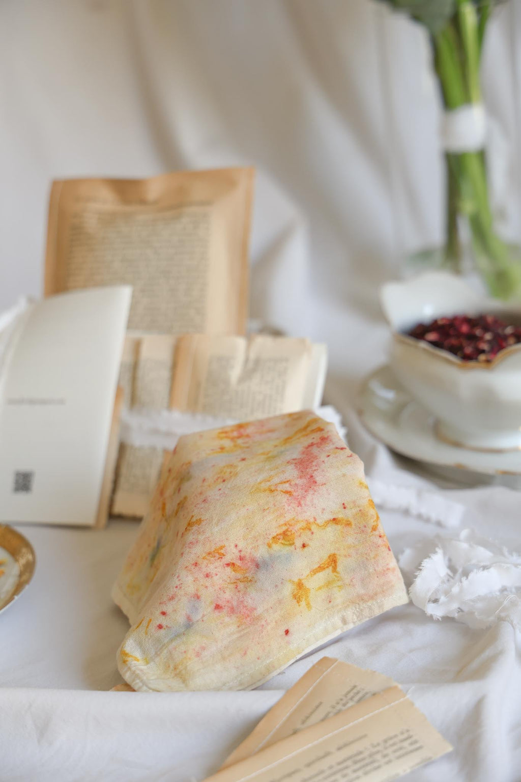 Botanical ecoprint starter kit by Florilegium Paris — natural pigments, ecoprinted fabric and instruction manual — handcrafted in Paris with plant-based dyes