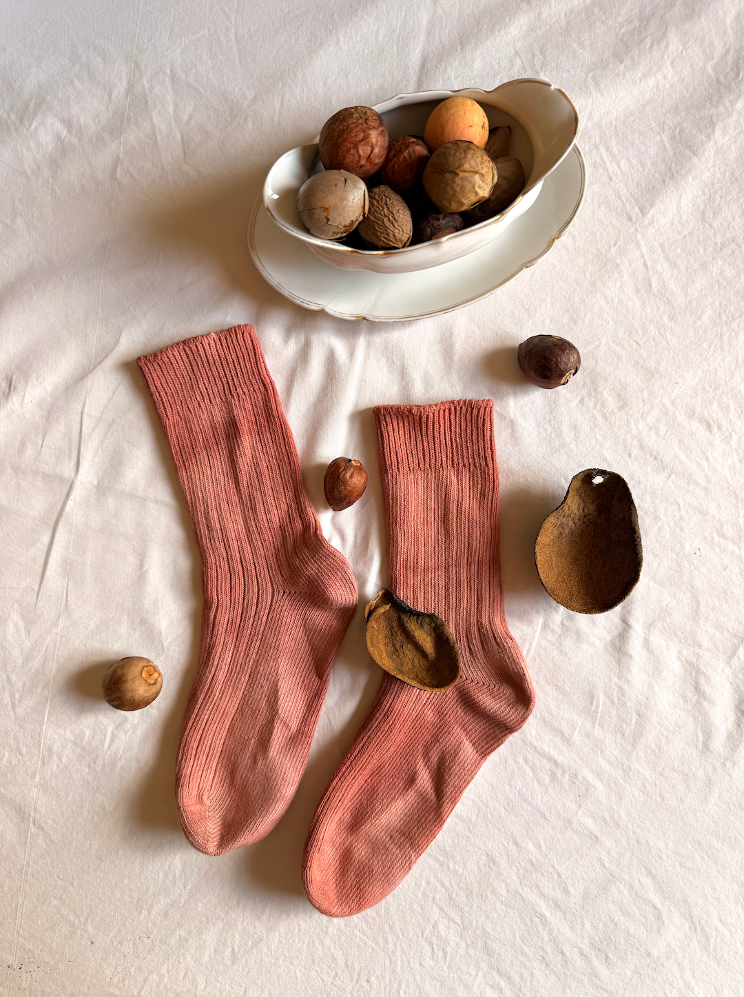 Pink socks naturally dyed with avocado pits and peels, pink natural dye, avocado dye — Florilegium Paris natural dyes diy kits and workshops