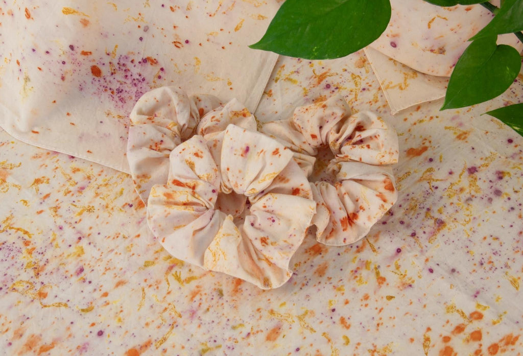 María ecoprint scrunchies in natural cotton — hand-dyed with cempasúchil, cochineal and wild Mexican flower — one-of-a-kind botanical print — Florilegium Paris